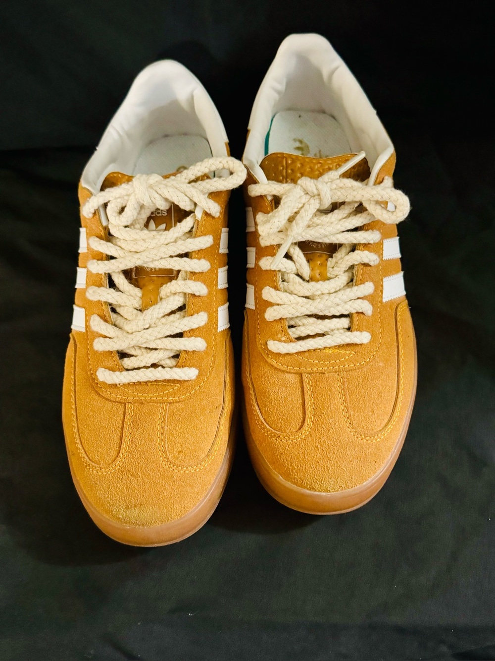 ADDIADS men’s Gazelle Indoor Orange Peel Gum